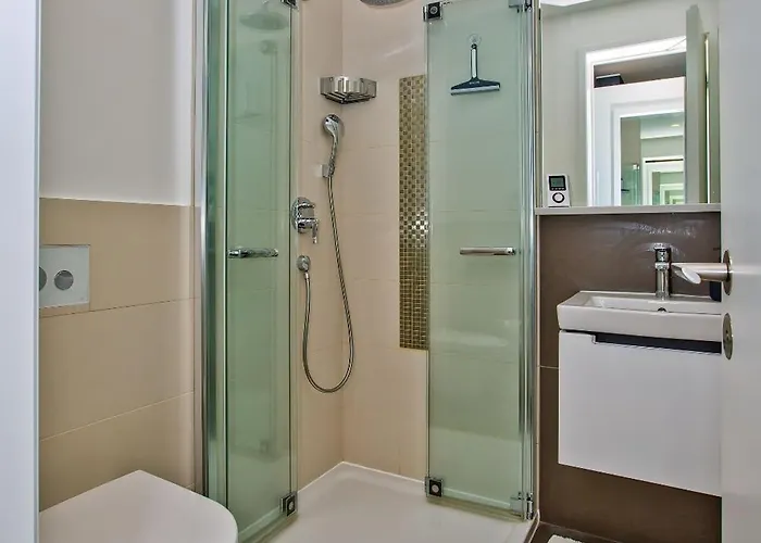 Madeleine * Hvar Town